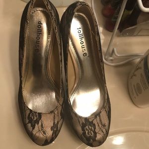 NWOT Ladies dollhouse 4 1/2 in platform heels.